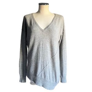 WYATT Collection 100% Cashmere Knit Sweater Sz S Asymmetrical Hem V Neck Grey